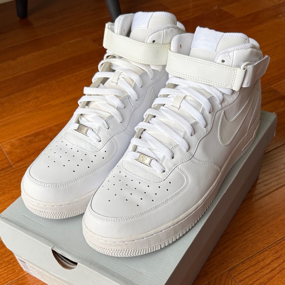 Nike Classic Air Force 1 Mid Top White High-Tops 2007